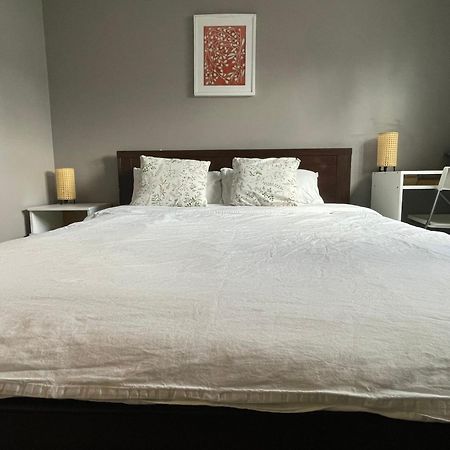 Private Room With Queen Bed In Richmond 202 Zewnętrze zdjęcie