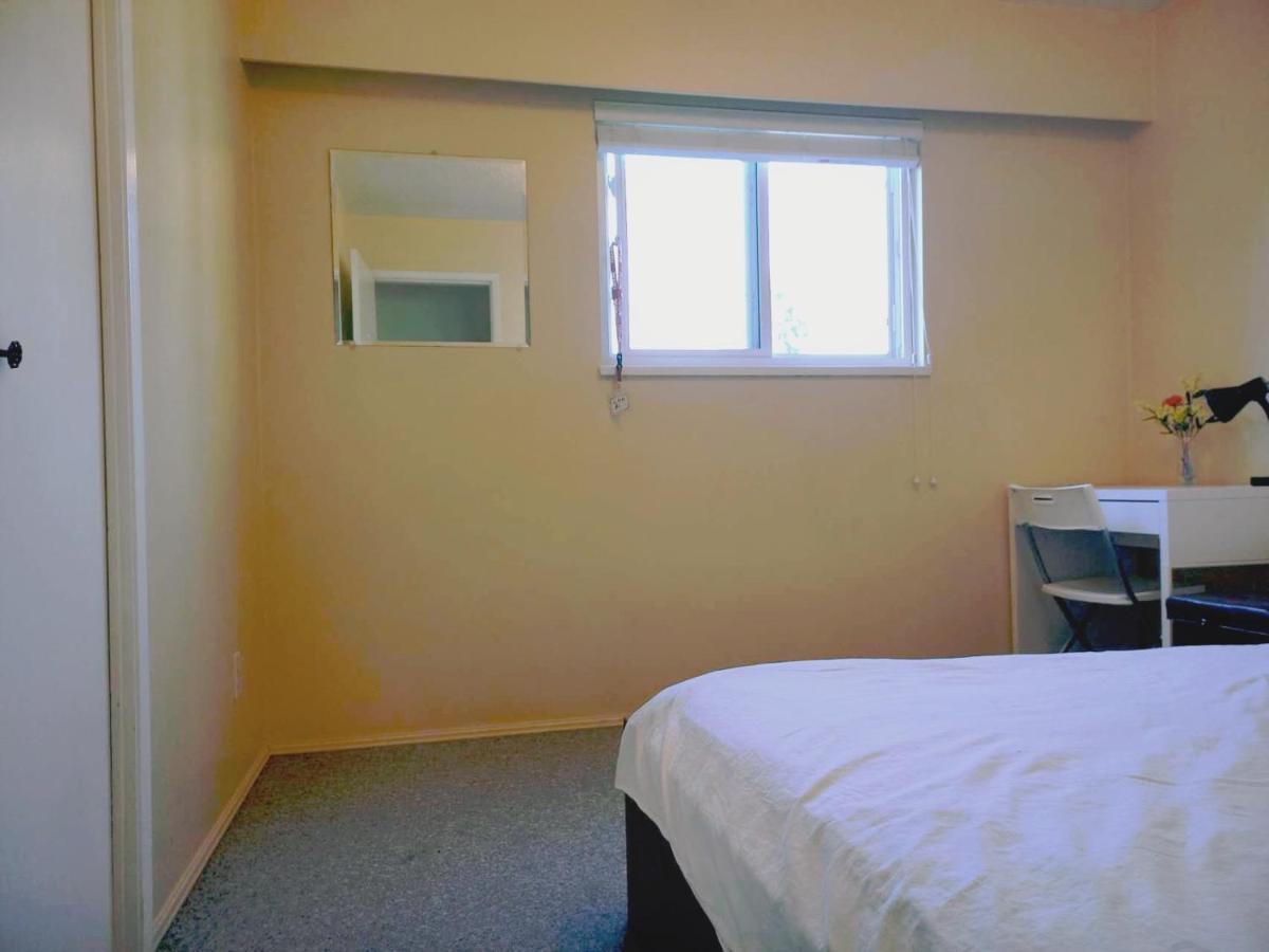Private Room With Queen Bed In Richmond 202 Zewnętrze zdjęcie